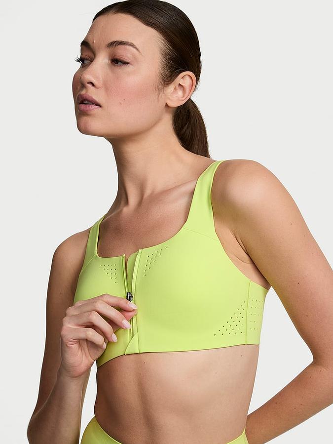 Featherweight Max™ Front-Close Sports Bra image number 0
