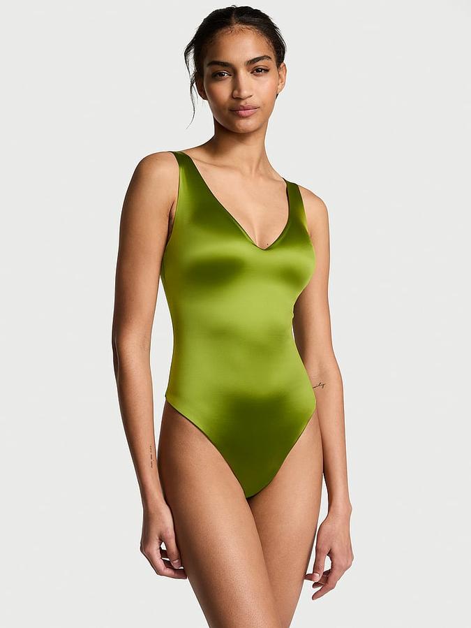 SoSleek™ Smoothing Plunge Bodysuit image number 0