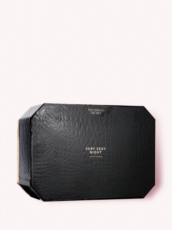 Very Sexy Night Medium 4-piece Giftset image number 1