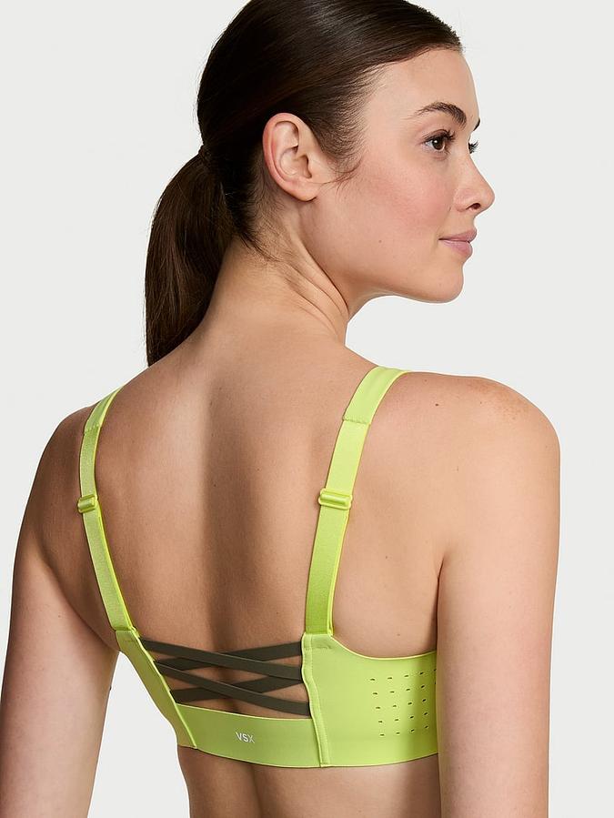 Featherweight Max™ Front-Close Sports Bra image number 1