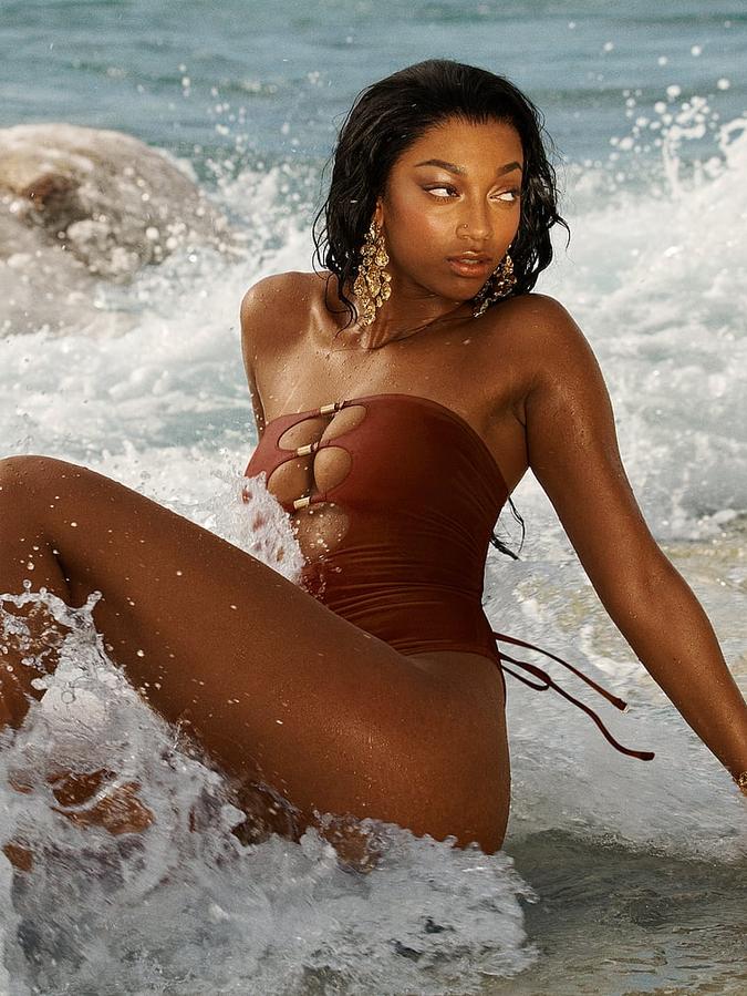 Reversible Cut-Out Rings Strapless One-Piece Swimsuit image number 3