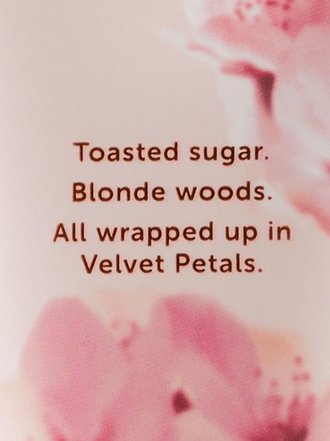Velvet Petals Cashmere Body Lotion image number 1
