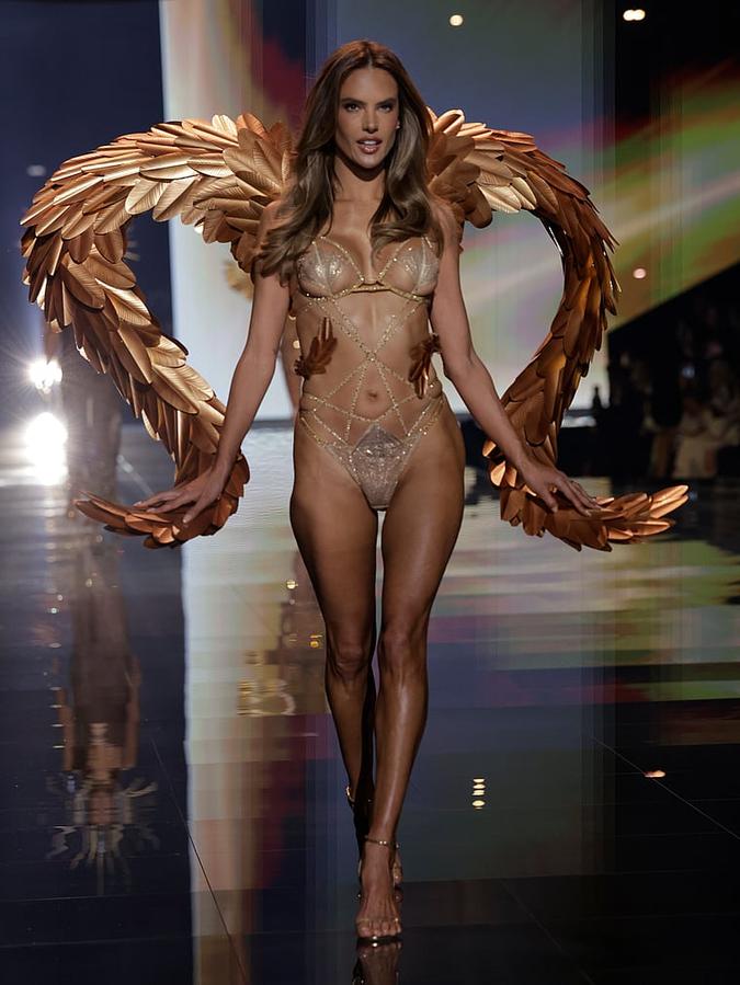 Showgirl Embroidery Strappy Teddy