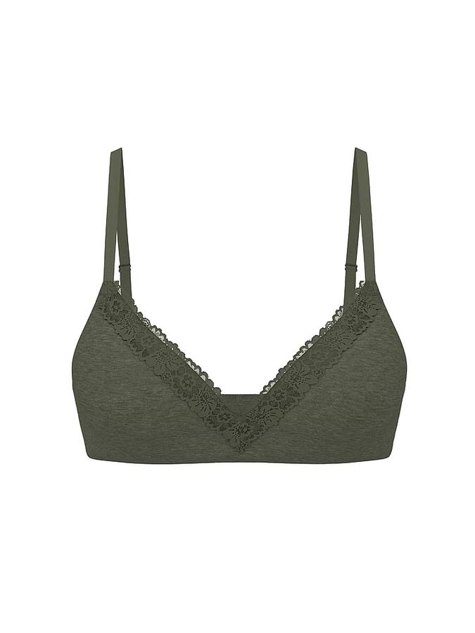 Wear Everywhere Lightly Lined Wireless Bra image number 2